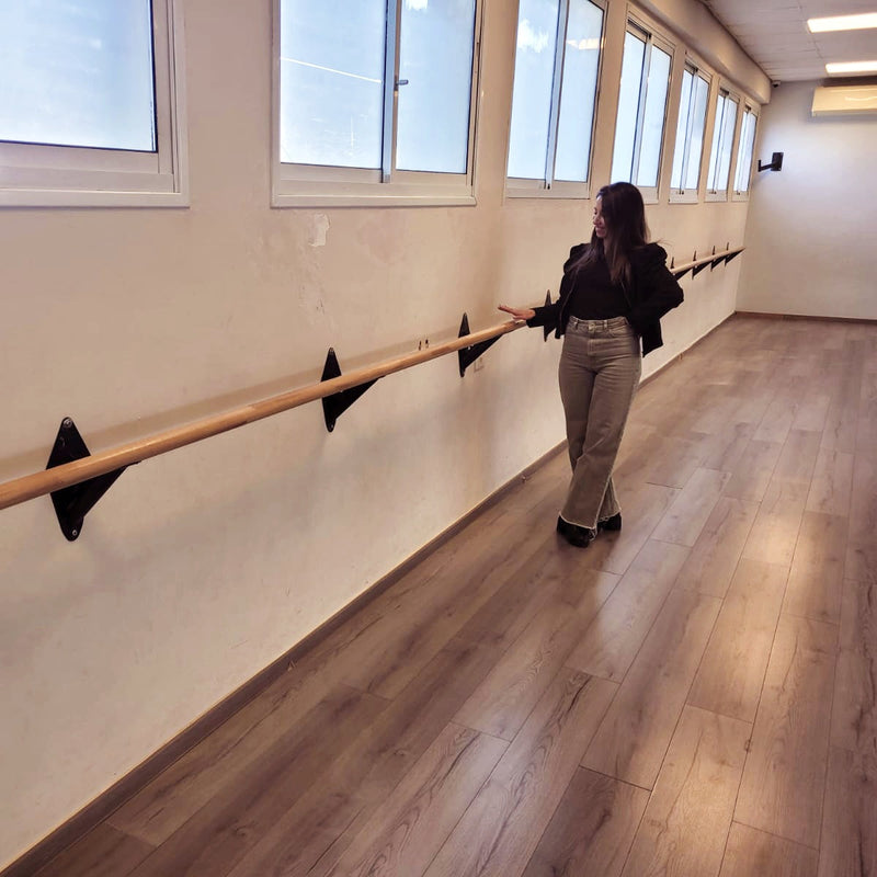 בר כח בחיבור לקיר לאימוני פילאטיס ופיטנס. מתאים לסטודיו גדול. בר בהתקנה עצמית